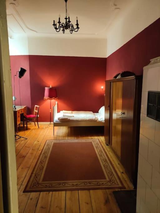 Апартаменты Schoeneberg Flat & Art Gallery *