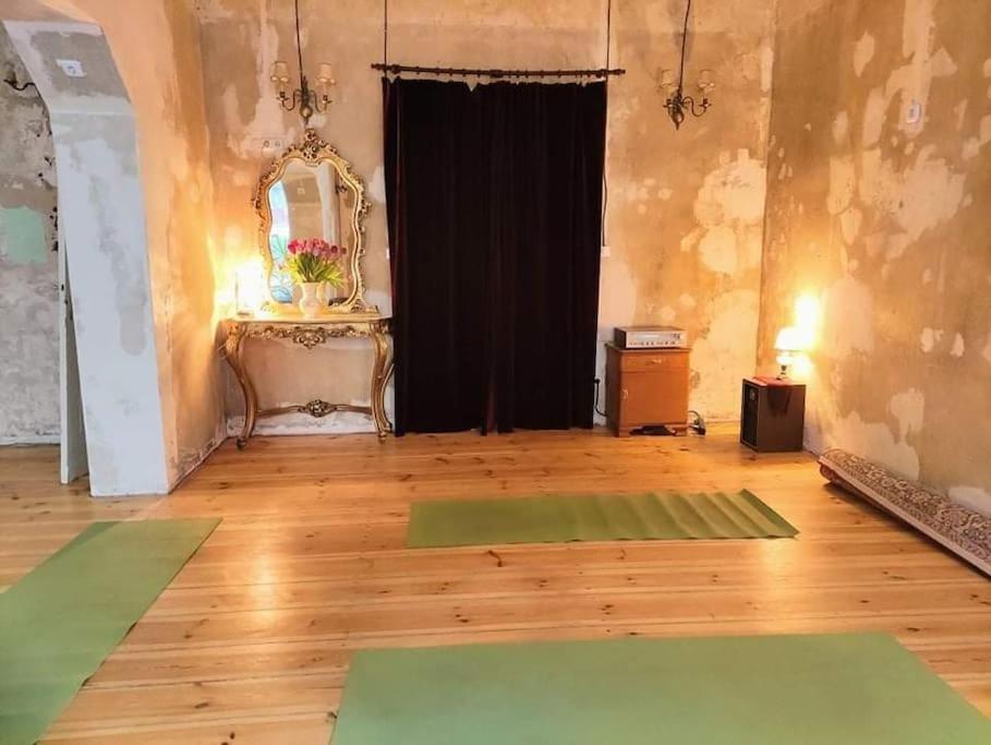 Апартаменты Schoeneberg Flat & Art Gallery *