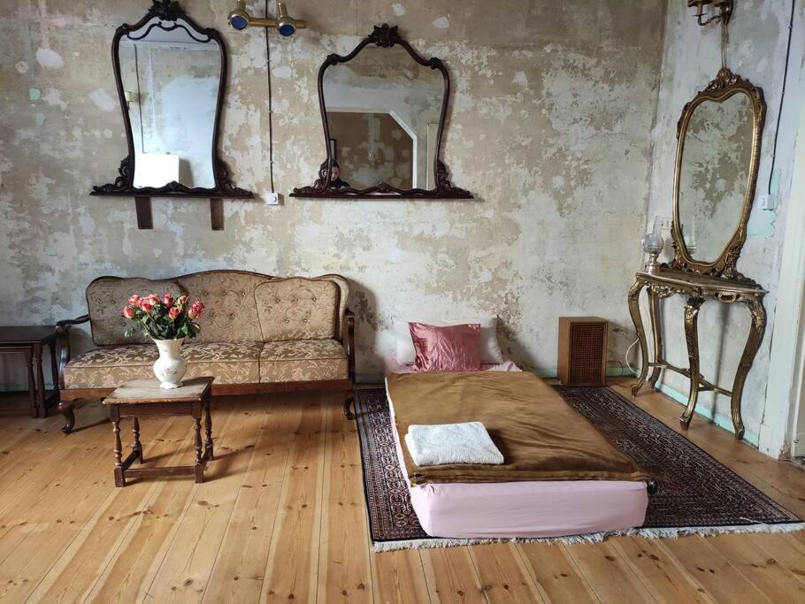Schoeneberg Flat & Art Gallery Апартаменты