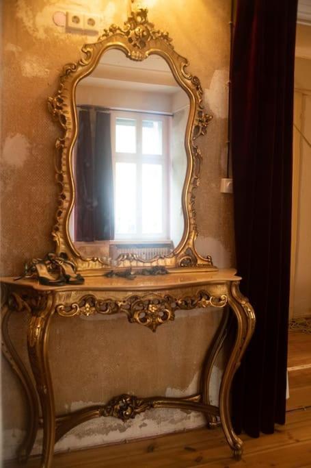 Schoeneberg Flat & Art Gallery Апартаменты