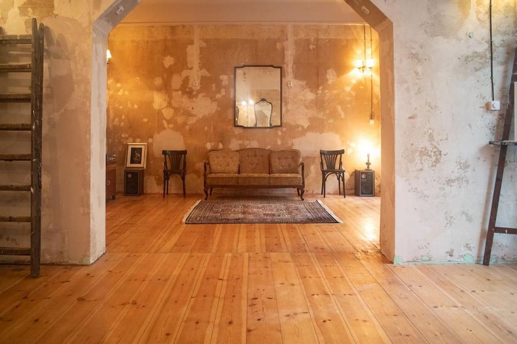 Apartment Schoeneberg Flat & Art Gallery *